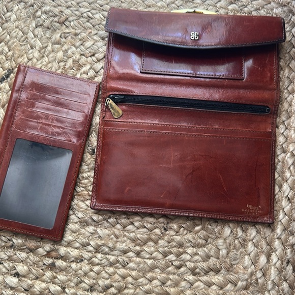 Bosca Brown Leather Wallet with Gold Clasp - Picture 4 of 11